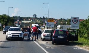 Kilometarske kolone zbog nesreće! Kamion “pokupio” četiri auta u ovom dijelu Banjaluke FOTO/VIDEO