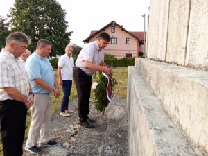 U Dobrljinu služen pomen poginulim borcima i civilnim žrtvama rata FOTO