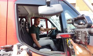 Stanivuković za volanom vatrogasnog kamiona: Čekam građane na protestu u 19 časova VIDEO