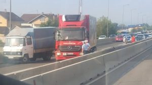 Udes na brzoj cesti: Sudar kamiona i kombija kod Laktaša