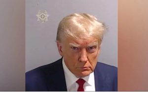 Bivšem lideru sve ide u korist: Tramp zaradio 7,1 milion dolara od fotografije iz zatvora