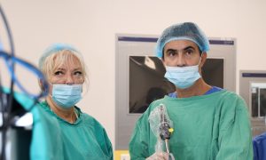 Savremena oprema na UKC-u: Olakšana procedura laserskog razbijanja kamena u bubregu FOTO