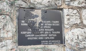 Na meti vandala: Ponovo oštećena spomen-ploča na Vracama
