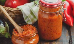 Ajvar: Šta je bolje – pečena ili barena paprika?