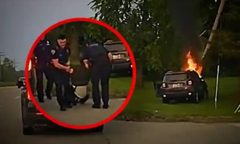 Vozača iz buktinje izvukli policajci! Automobil se zakucao u stub i zapalio VIDEO