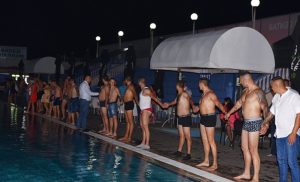 Mladi skokom u bazen podržali predsjednika: “U vatru i u vodu za Dodika” FOTO