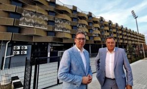 Opuštena “šetnja” u Leskovcu! Dodik i Vučić obilaze novoizgrađeni fudbalski stadion