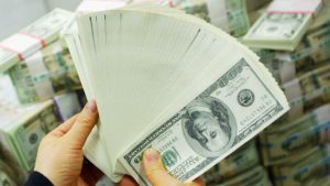 Dedolarizacija: Saudijska Arabija i UAE odbacuju rekordne količine dolara