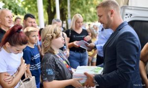 Veseli karavan završava svoje putovanje: Udžbenici dostavljeni u Čelinac, u toku isporuka za Teslić