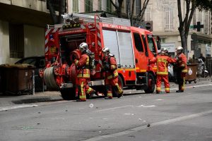 U požaru na istoku Francuske nestalo 11 ljudi: Evakuisano 17 osoba, jedna smještena u bolnicu