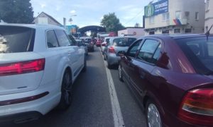 Praznično “ludilo guši saobraćaj”: Gužve na ovim graničnim prelazima u BiH