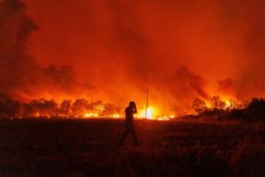 Mještani sela upozoreni da bježe! Buktinja ne miruje, požari se i dalje šire u Grčkoj