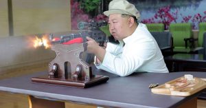 Tenzije na Korejskom poluostrvu: Kim obilazi fabrike i testira oružje