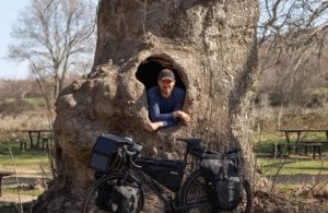 Lagano… Holanđanin biciklom putuje oko svijeta, iz BiH nosi “zanimljive uspomene”