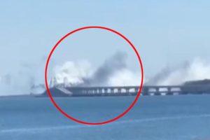 Pogođen Krimski most: Izdiže se gust dim, uzbuna na poluostrvu VIDEO