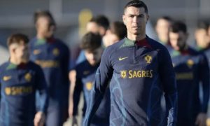 Čovjek jedva ostao na nogama! Ronaldo u centru pažnje, pogodio kamermana u glavu VIDEO