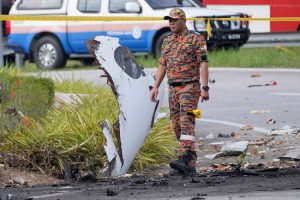 U padu aviona na autoput u Maleziji poginulo najmanje 10 ljudi: Pilot nije uputio poziv za pomoć