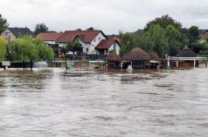 Mura probila nasip, evakuisano nekoliko sela