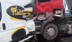 Kombi potpuno “zgužvan” nakon udesa: Teška saobraćajka kod Doboja