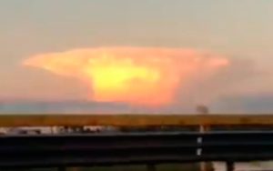 Izgleda kao “nuklearna pečurka”: Misteriozni oblak iznad Rusije VIDEO