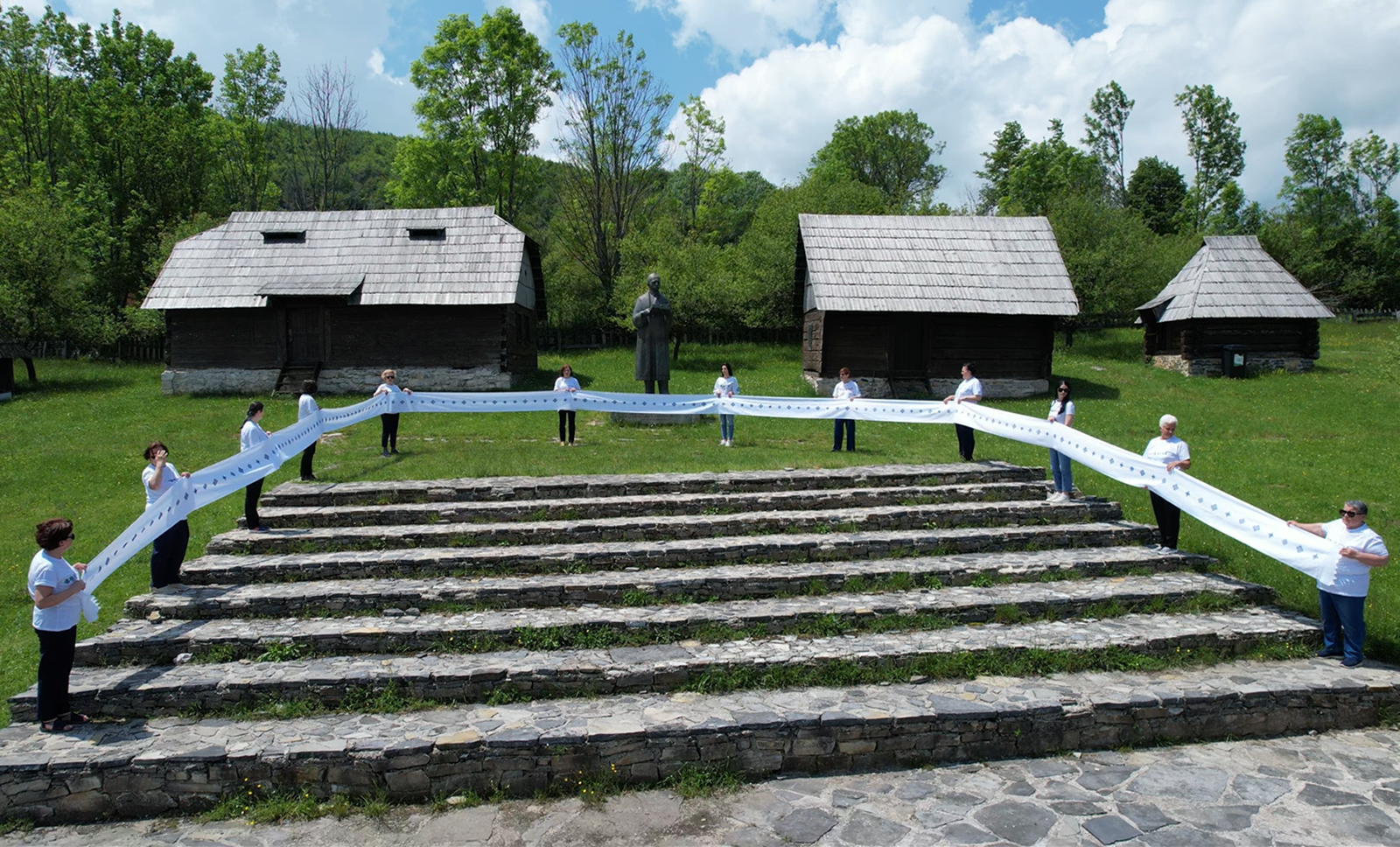 Na ponos Banjaluke! Izrađen peškir sa motivima zmijanjskog veza dug 31 metar