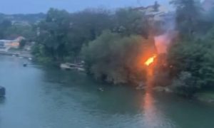 Vatrogasci na terenu: Požar kod Gradskog mosta u Banjaluci VIDEO