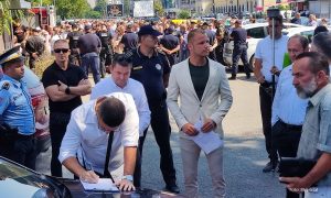 Sprečavaju deložaciju: Stanivuković ne da Autoprevozu da preuzme parking FOTO/VIDEO