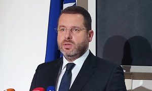 Kovačević odgovorio na napade zbog glasanja: Vijekovima živimo i umiremo za Srbiju