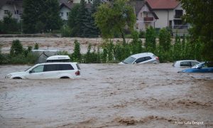 Horor u Sloveniji: Muškarac nastradao u poplavama FOTO