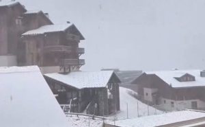 Pada kad mu vrijeme nije: Snijeg zabijelio Alpe VIDEO