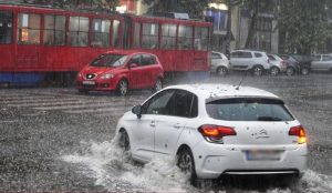 Dan se u momentu pretvorio u noć: Apokaliptični prizori nevremena u Srbiji VIDEO