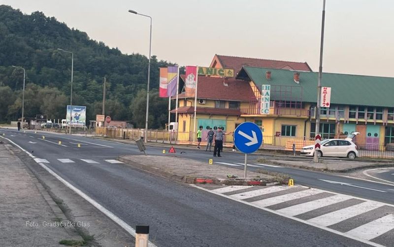 U saobraćajnoj nesreći poginuo motociklista (25) iz Gradačca