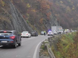 Teška saobraćajna nesreća: Sedam osoba povrijeđeno, stvorile se kilometarske kolone