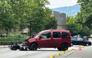 Teška saobraćajna nesreća: Povrijeđeni motociklista prevezen u bolnicu
