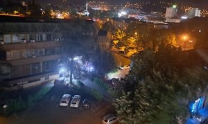 Građani premještaju vozila: Snažan vjetar u Banjaluci, stiglo upozorenje VIDEO