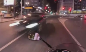 Kao da je “želio da ubije” vozača motora: Zastrašujući snimak iz centra grada