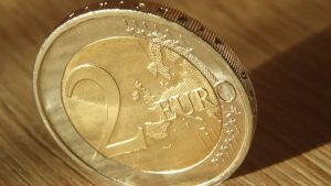 Skoro ih je nemoguće raspoznati: “Poplava” lažnh kovanica od dva evra