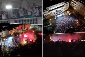 Srbija pozdravlja svoje heroje: Na balkonu Skupštine košarkaši, basketaši i Đoković VIDEO