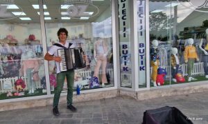 Tajnovit i talentovan: Ko je novi muzičar ispred banjalučke Boske? VIDEO