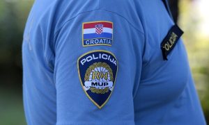 Hrvatski policajci maltretirali kolegu Srbina: “Je l’ ti majka guta? Kakav donji veš nosi?”