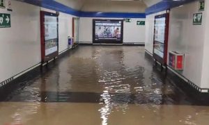 Dramatične scene u Madridu: Voda prodrla u metro, putnici u panici VIDEO