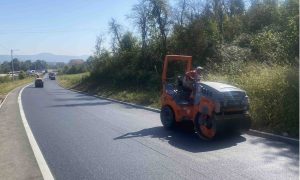 Radovi na putu prema Motikama: U toku postavljanje završnog sloja asfalta