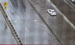 Proglašeno vanredno stanje: Njujork poplavljen VIDEO