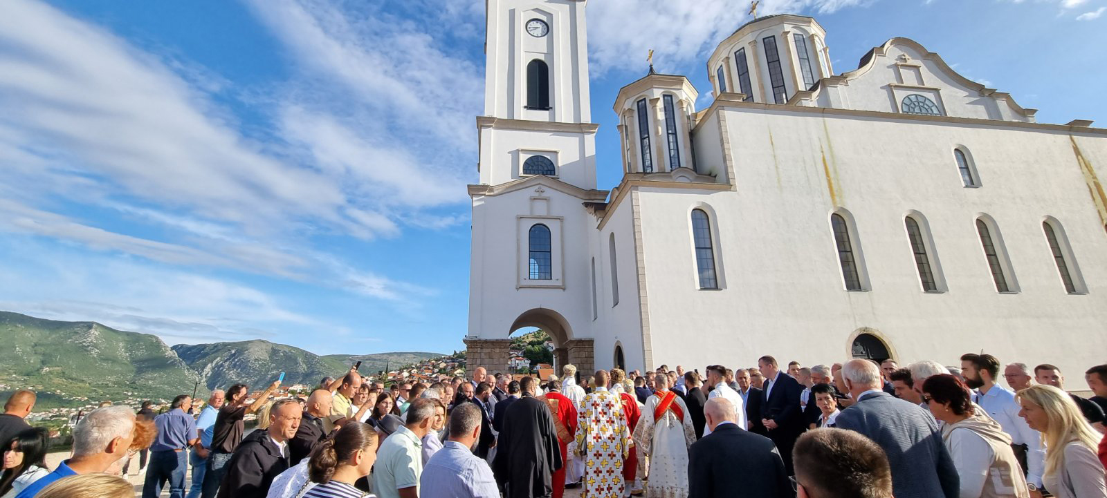 Patrijarh Porfirije služi u Sabornoj crkvi u Mostaru FOTO