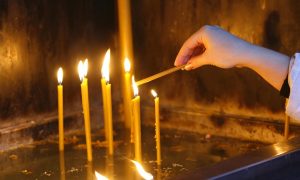 Ispoštujte pravilo za paljenje svijeća u crkvi: Evo kome ne treba da ih namijenite
