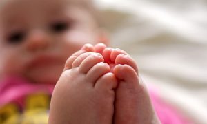 Beba rođena sa 26 prstiju: Djevojčica ima rijetku anomaliju, roditelji oduševljeni FOTO