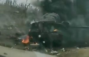 U plamenu na ivici puta: Rusi uništili prvi britanski tenk Čelindžer u Ukrajini VIDEO