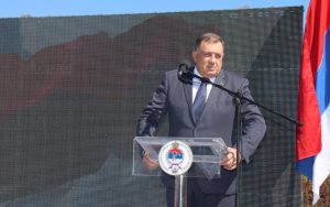 Dodik u Garavicama: Ovdje nemate priliku da na častan način odate počast žrtvama