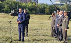 Dodik u Nišu: Vojska Srbije spremna da odbrani zemlju i narod