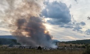 Runićeva potvrdila: U toku sanacija gradske deponije u Drvaru koja gori 11 dana